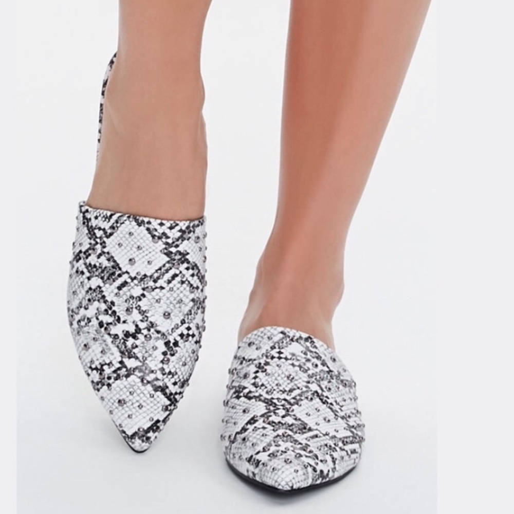 Studded faux snake mules 💞(runs small)